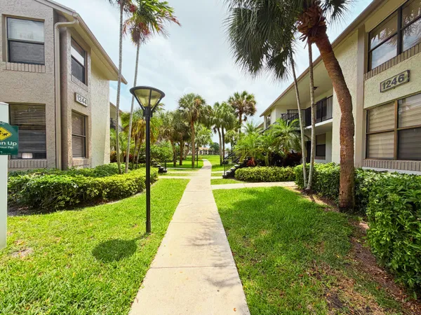 $1,950 | 1244 South Military Trail, Unit 724, Deerfield Beach, FL 33442