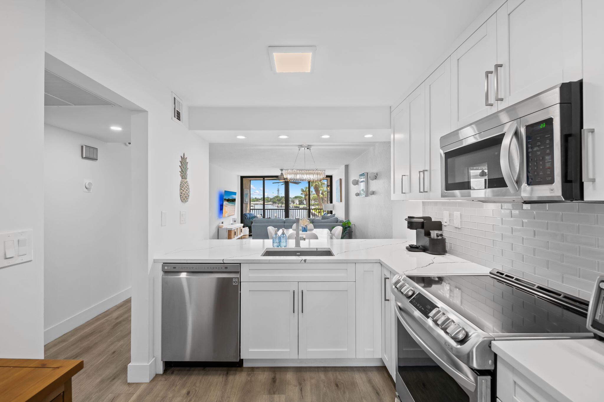 15 Royal Palm Way, Unit 202 Boca Raton, FL 33432 - Photo 6 of 34 Kitchen