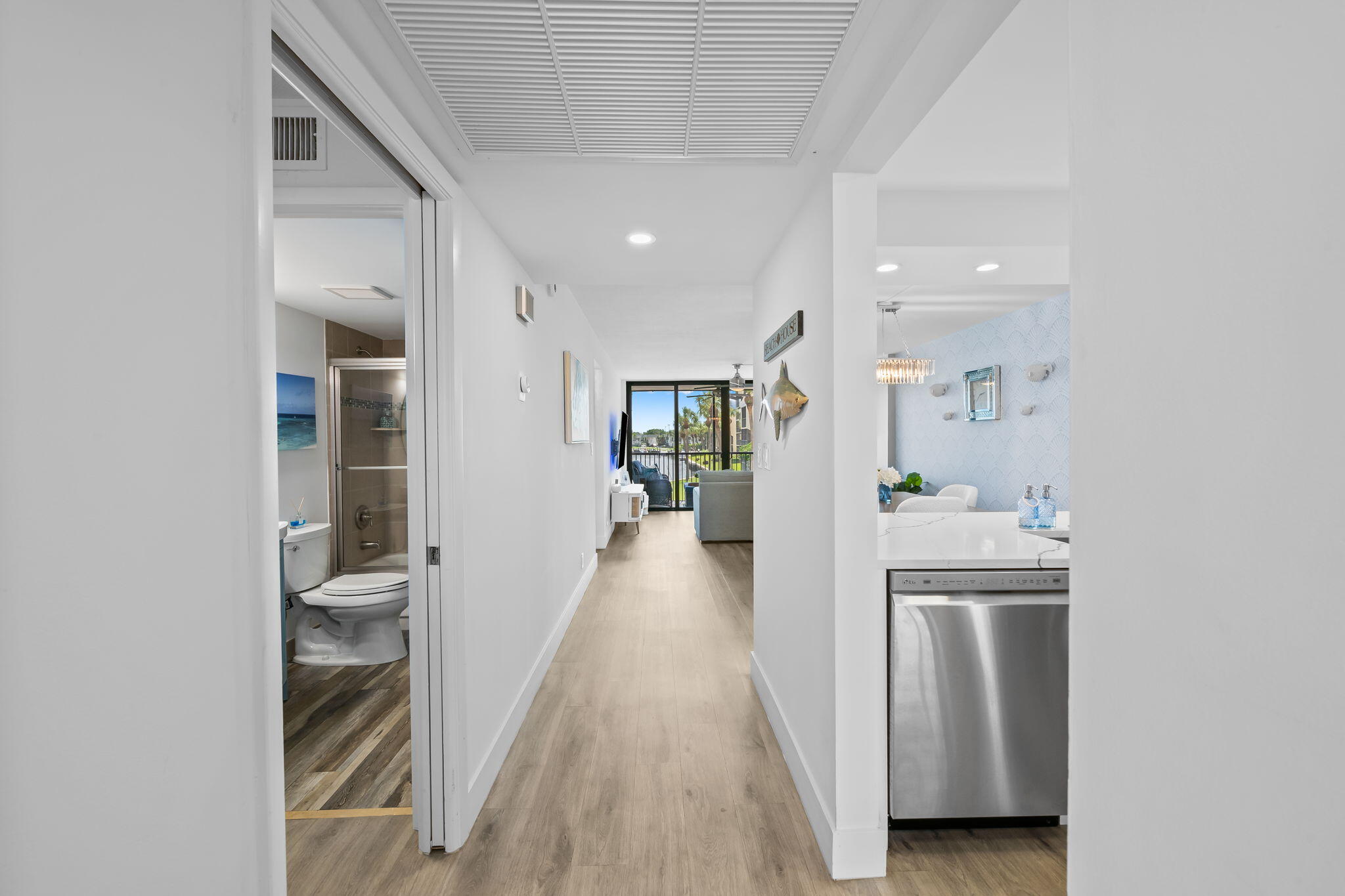 15 Royal Palm Way, Unit 202 Boca Raton, FL 33432 - Photo 8 of 34 Foyer