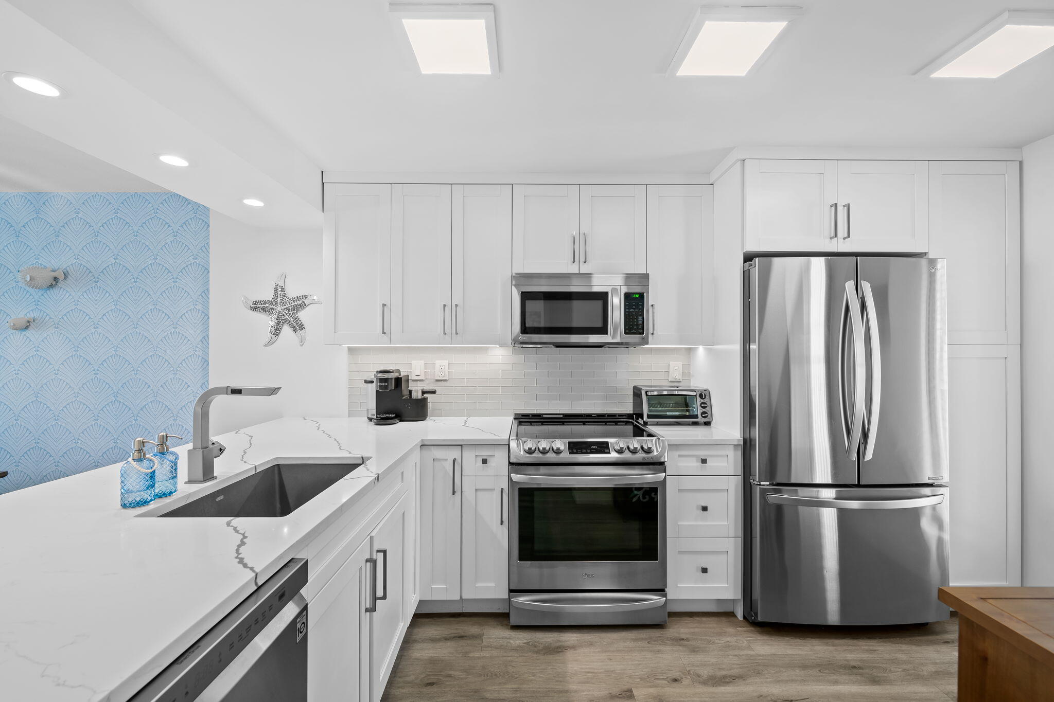 15 Royal Palm Way, Unit 202 Boca Raton, FL 33432 - Photo 9 of 34 Kitchen