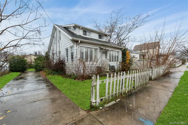 $475,000 | 188 Woodside Avenue, Freeport, NY 11520