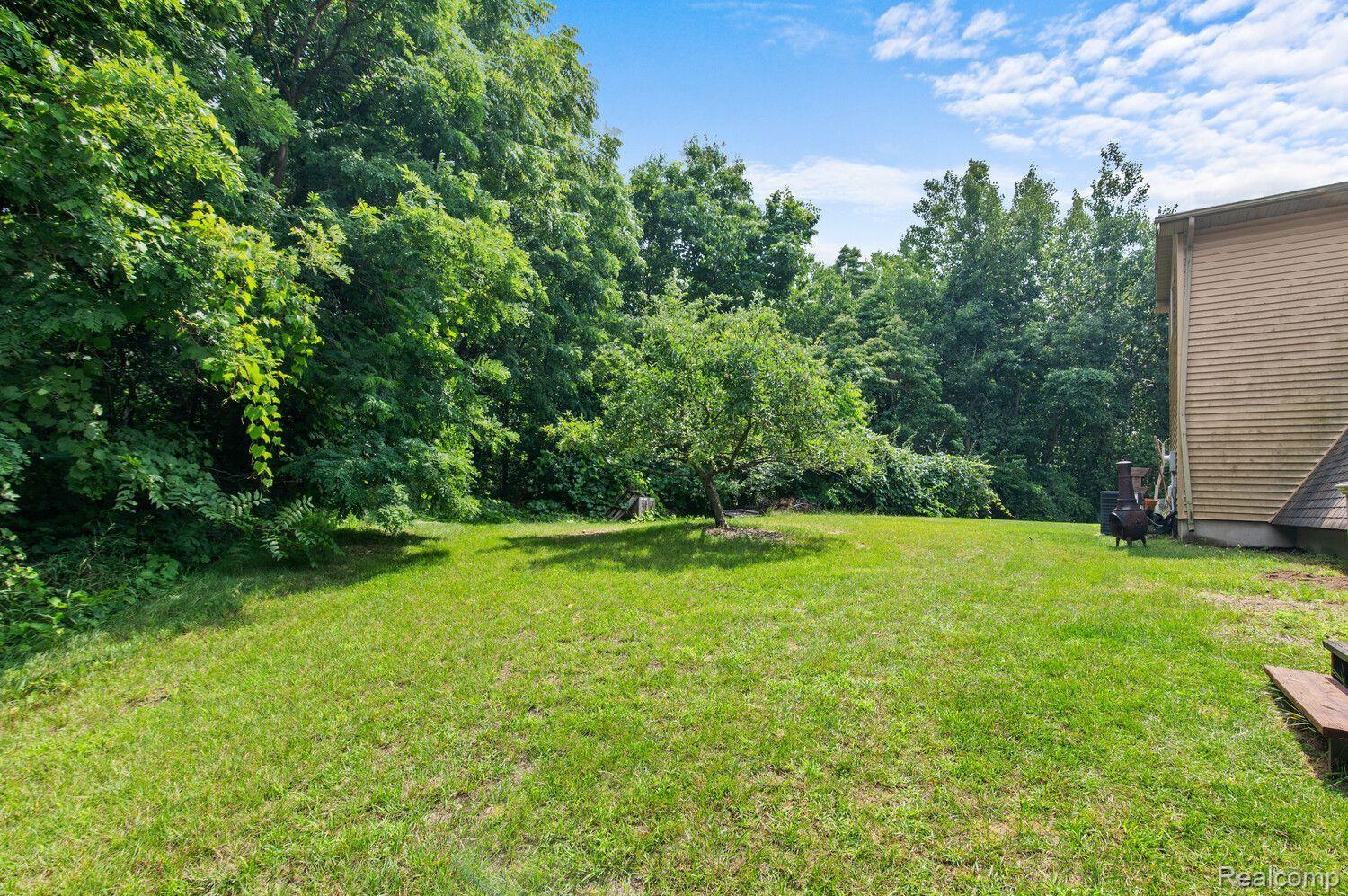 16121 Catalpa Ridge Holly, MI 48442 - Photo 34 of 38