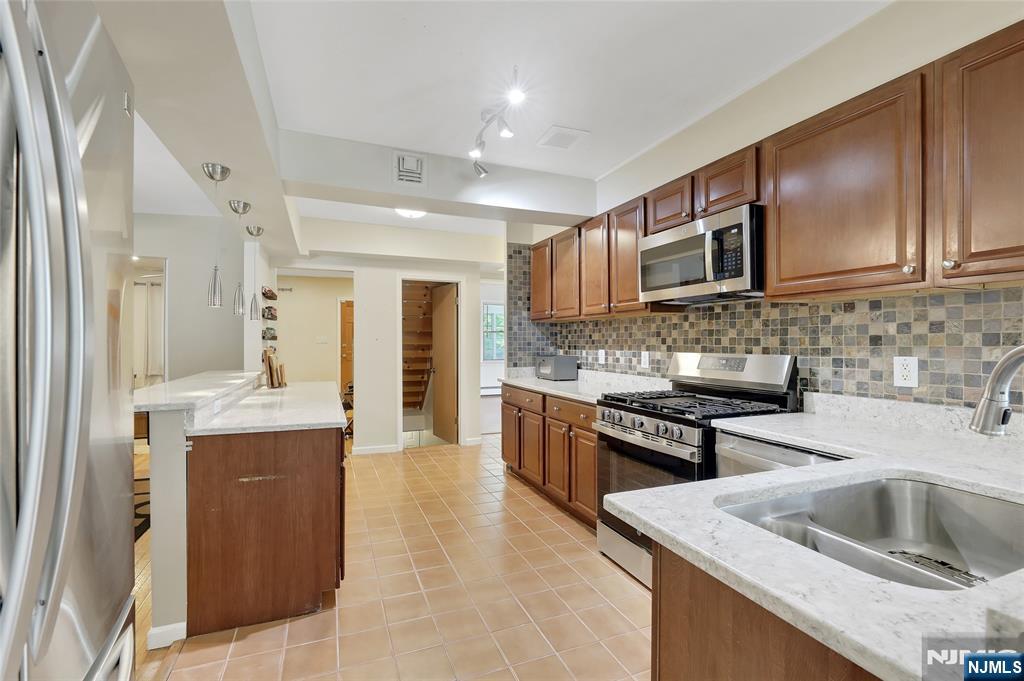 1093 Littleton Road Parsippany, NJ 07054 - Photo 20 of 50