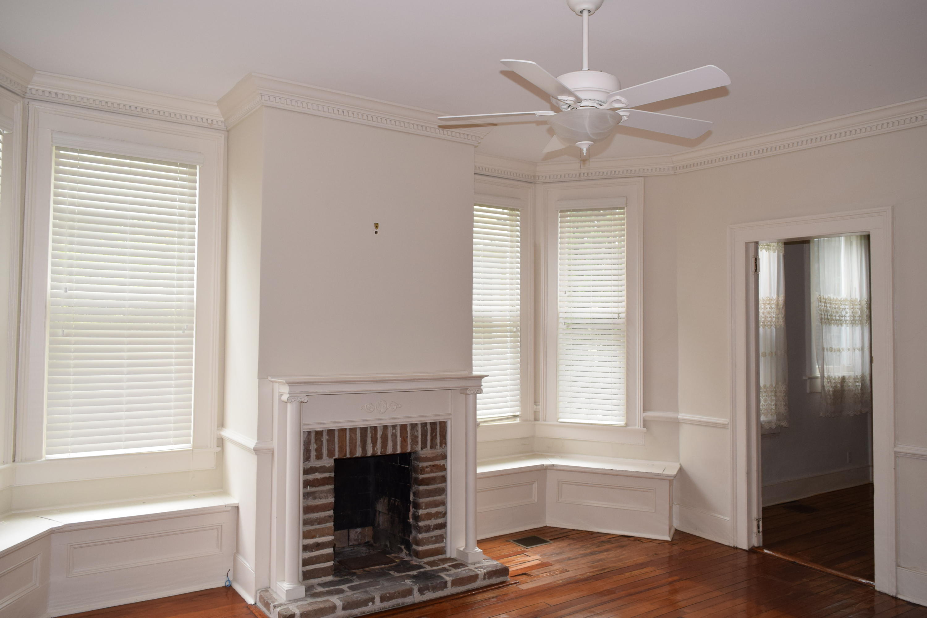 2 Rutledge Avenue Charleston, SC 29401 - Photo 3 of 10 8 - 1st Floor Unit - Den or Study Kitche