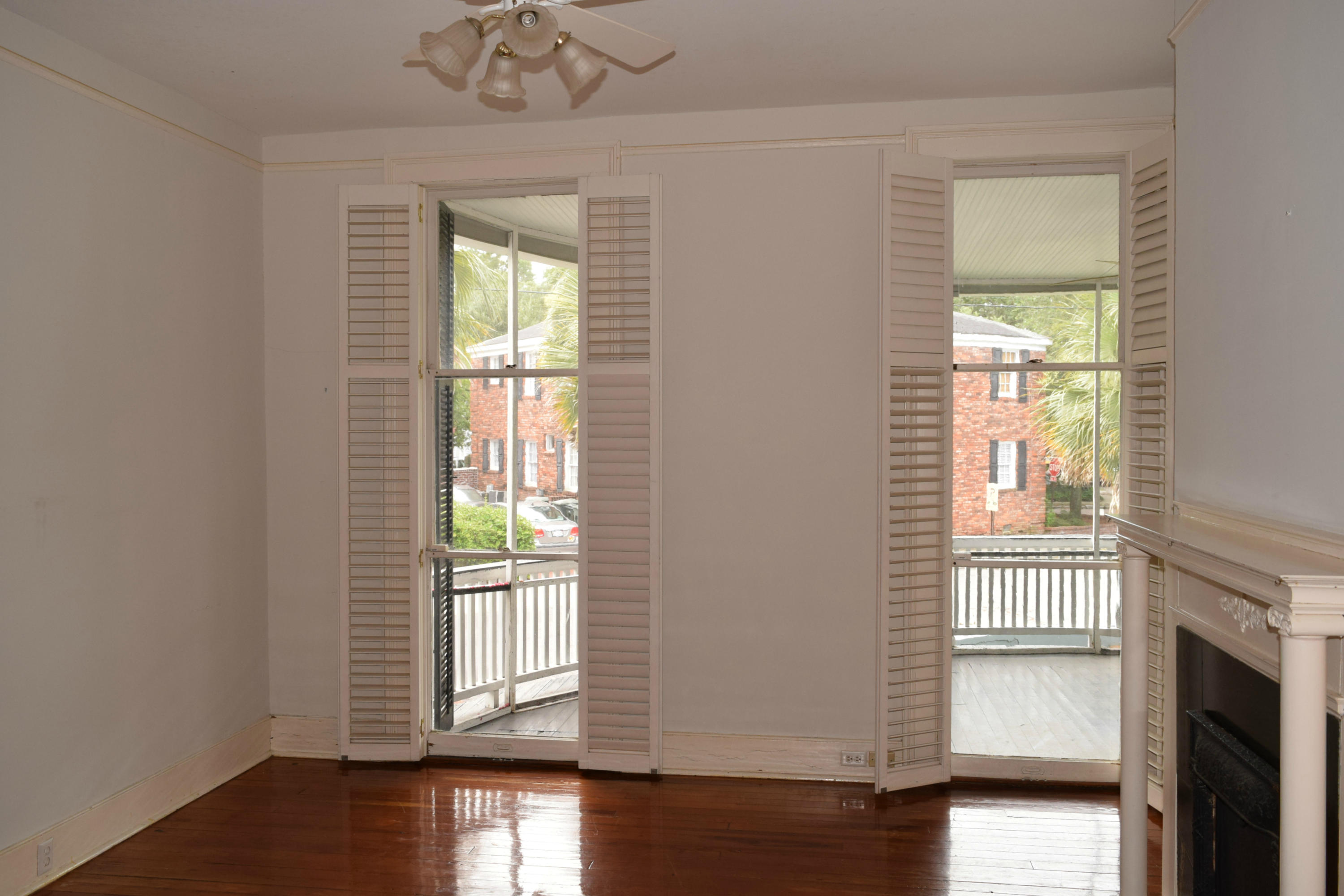 2 Rutledge Avenue Charleston, SC 29401 - Photo 4 of 10 4 - 1st Floor Unit - Bedroom
