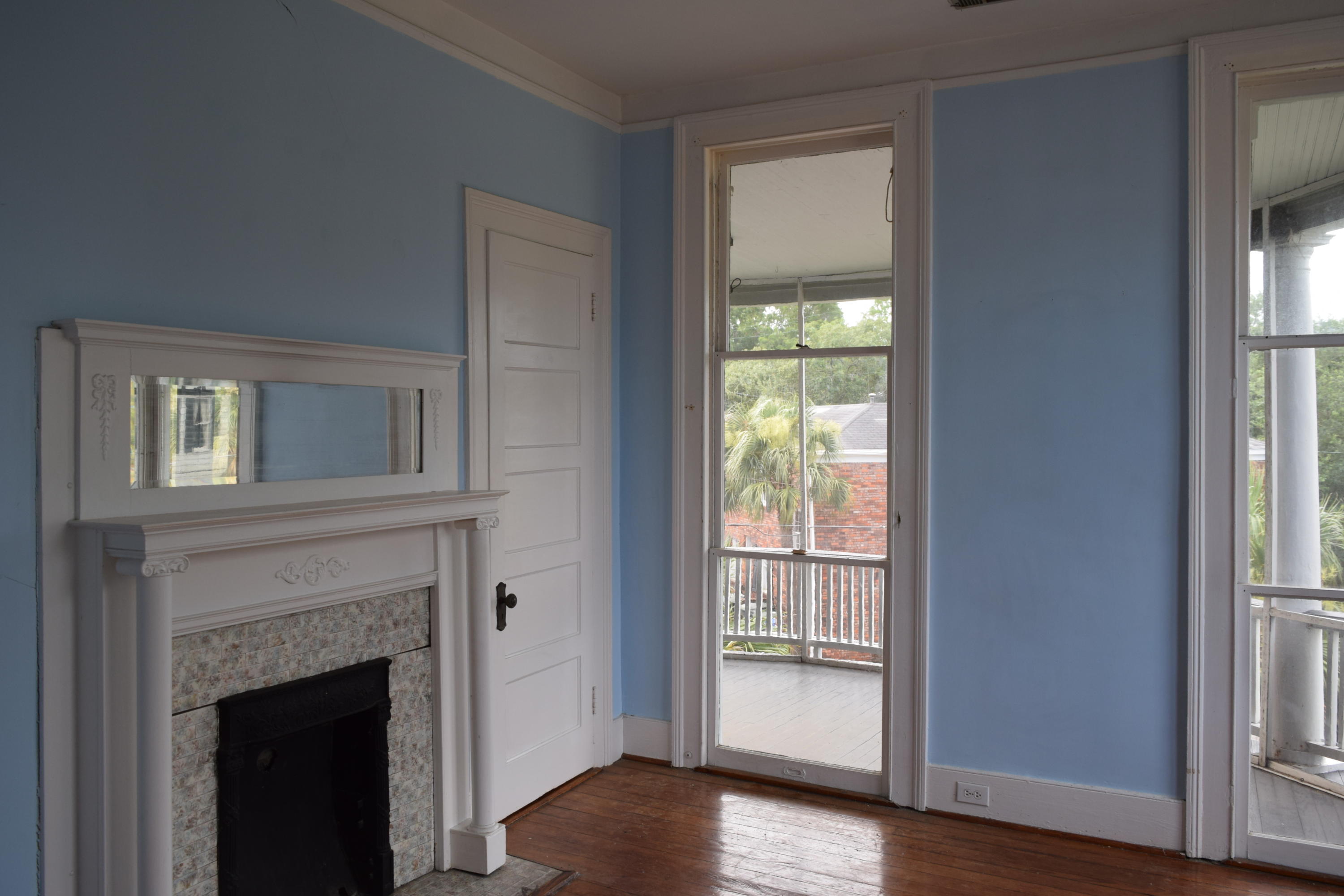 2 Rutledge Avenue Charleston, SC 29401 - Photo 8 of 10 DSC_0018 - 2nd Floor Unit - Front Living