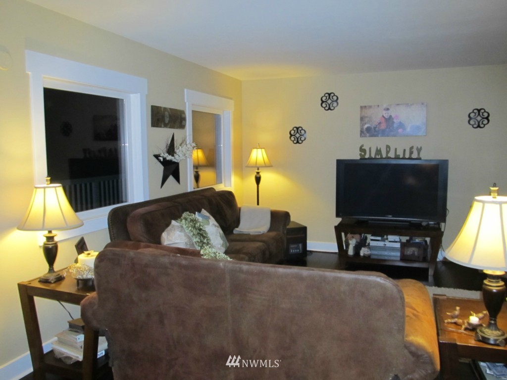 7663 Parker Road Sedro-Woolley, WA 98284 - Photo 3 of 15 Gallery Image 3
