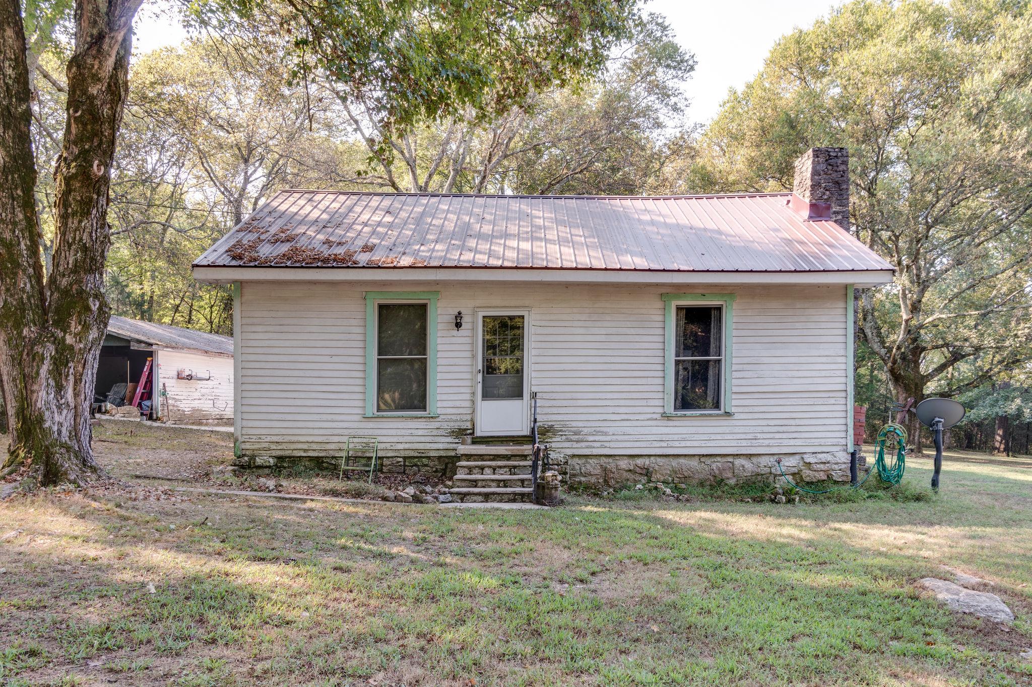 1452 Iron Bridge Road Columbia, TN 38401 - Photo 4 of 19 a view of a house with a yard