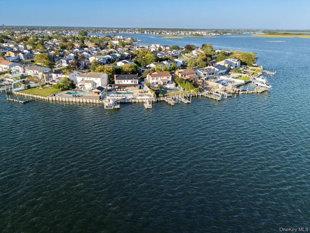 $1,999,000 | 3600 Bertha Drive, Baldwin Harbor, NY 11510