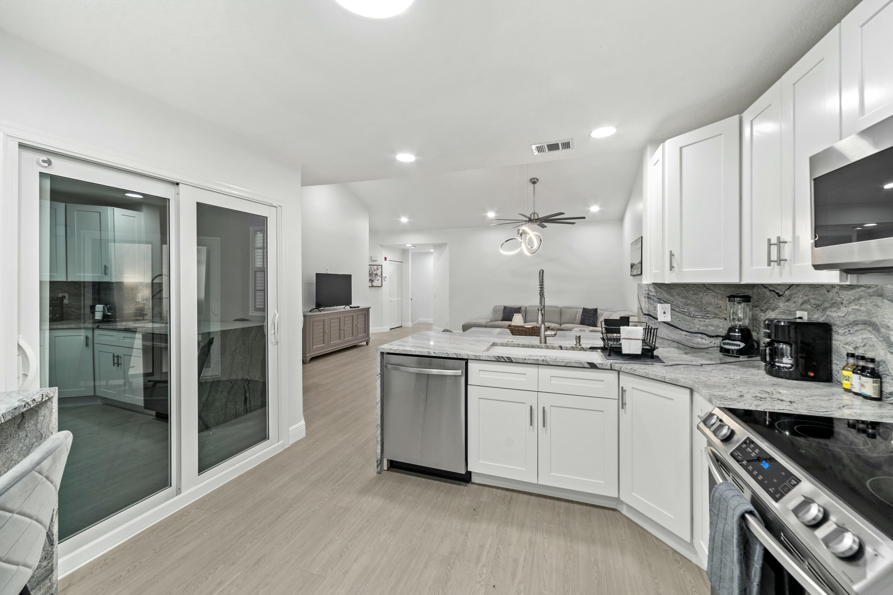 6553 Via Regina Boca Raton, FL 33433 - Photo 11 of 26 tempImage9vzApc