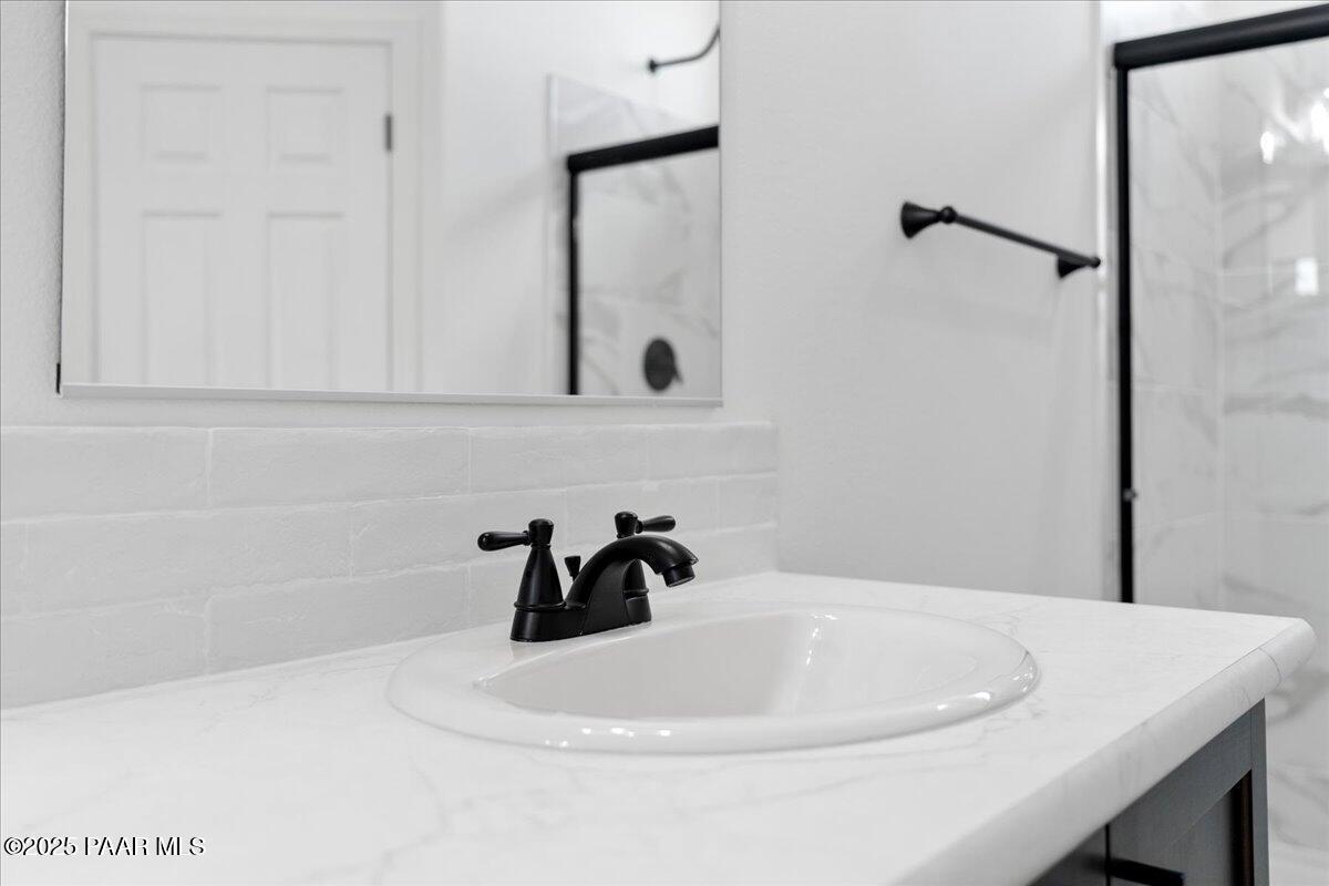 1398 Big Chino Road Paulden, AZ 86334 - Photo 21 of 35 18-Primary Bathroom Detail