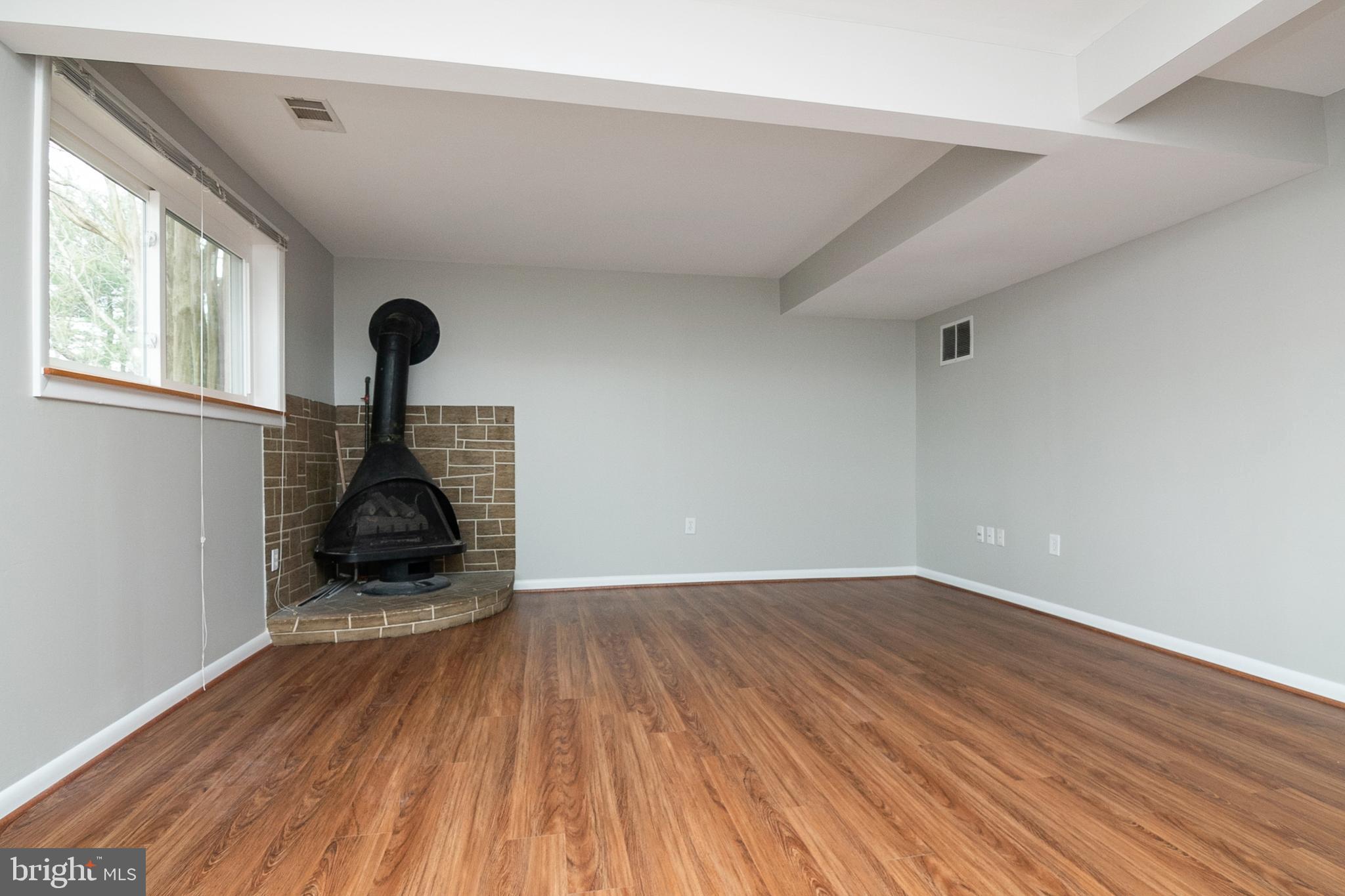 124 South Fox Road Sterling, VA 20164 - Photo 20 of 45 Downstairs