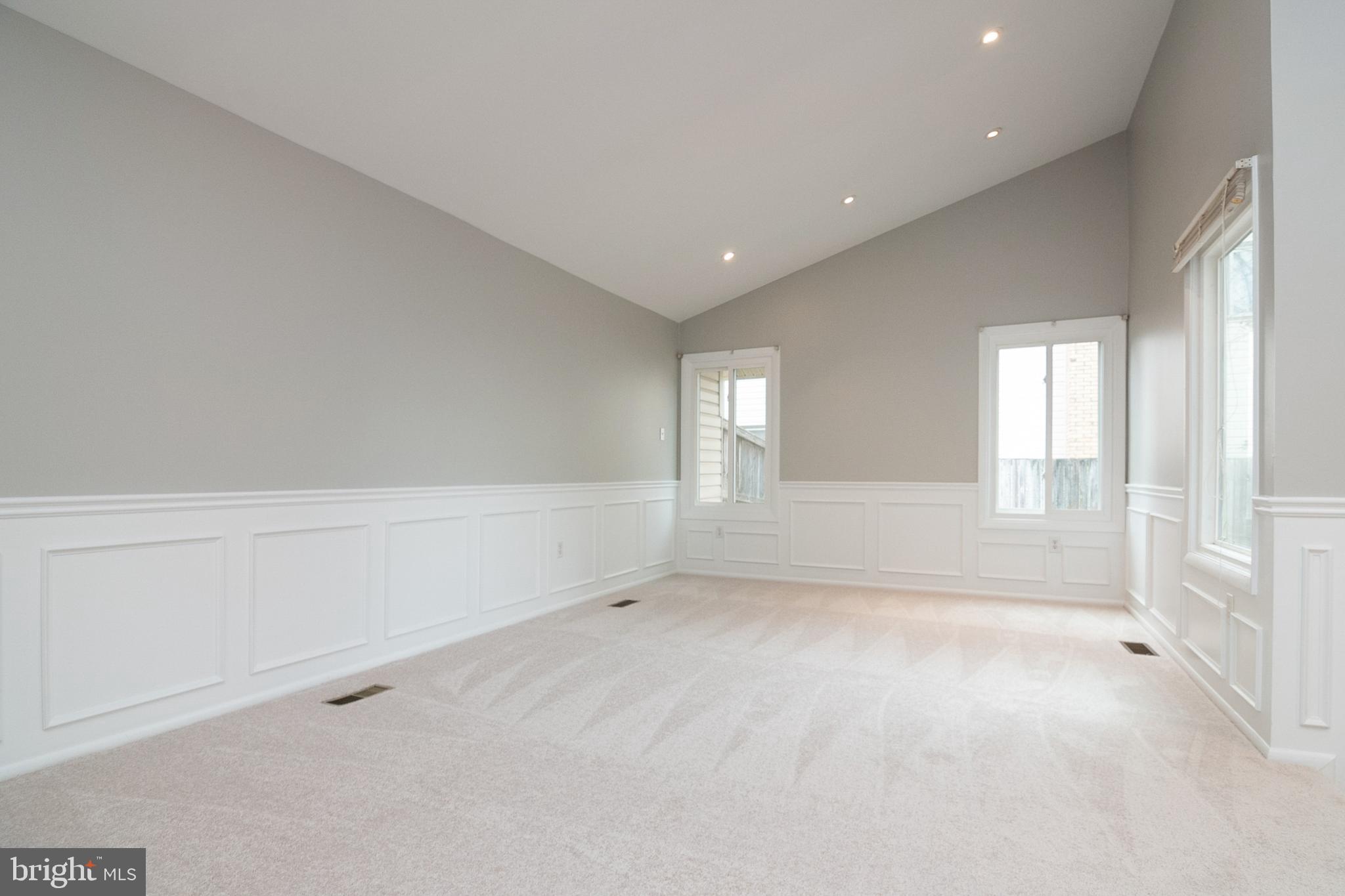 124 South Fox Road Sterling, VA 20164 - Photo 3 of 45 Living Room