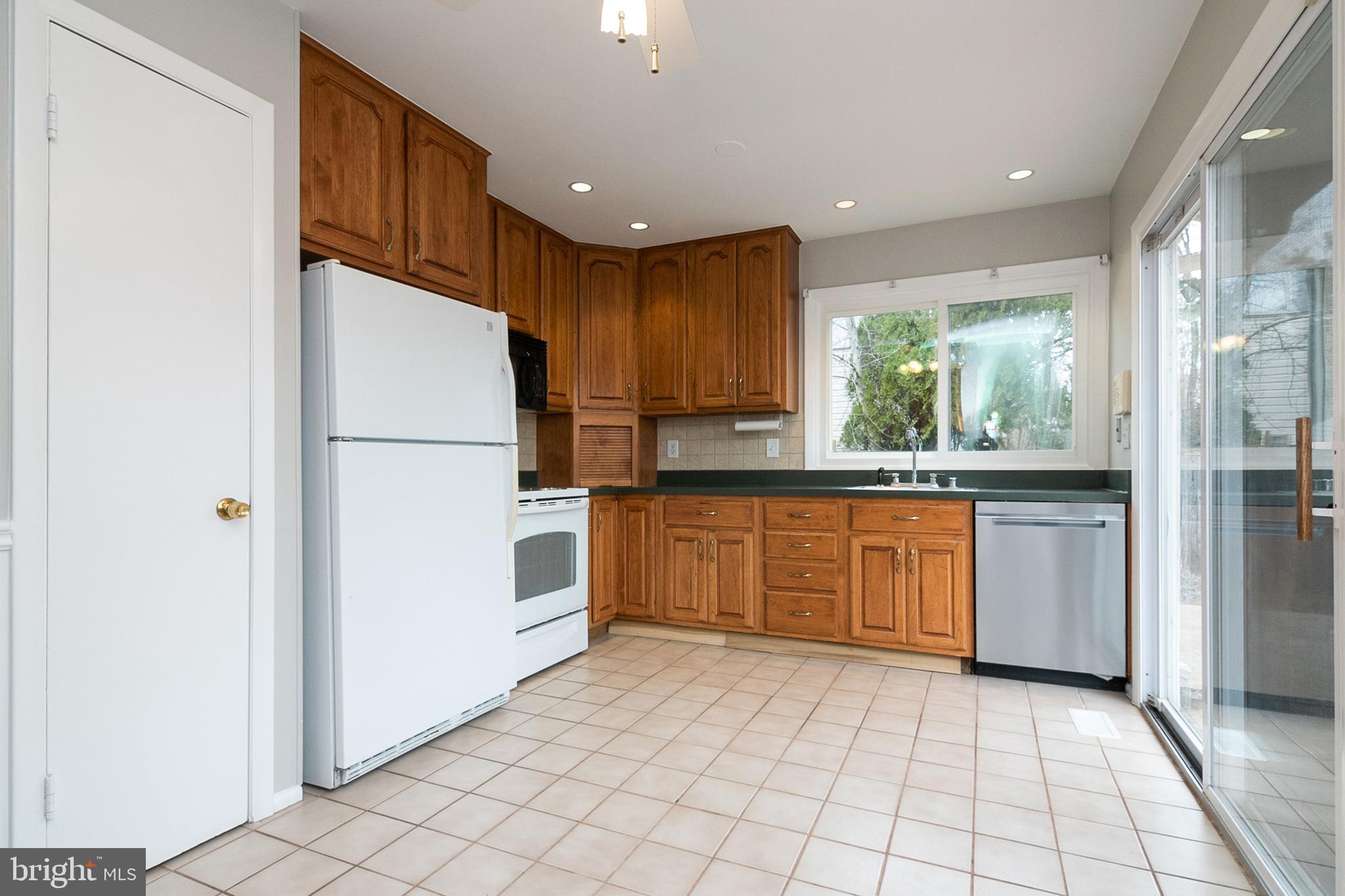 124 South Fox Road Sterling, VA 20164 - Photo 24 of 45 Kitchen