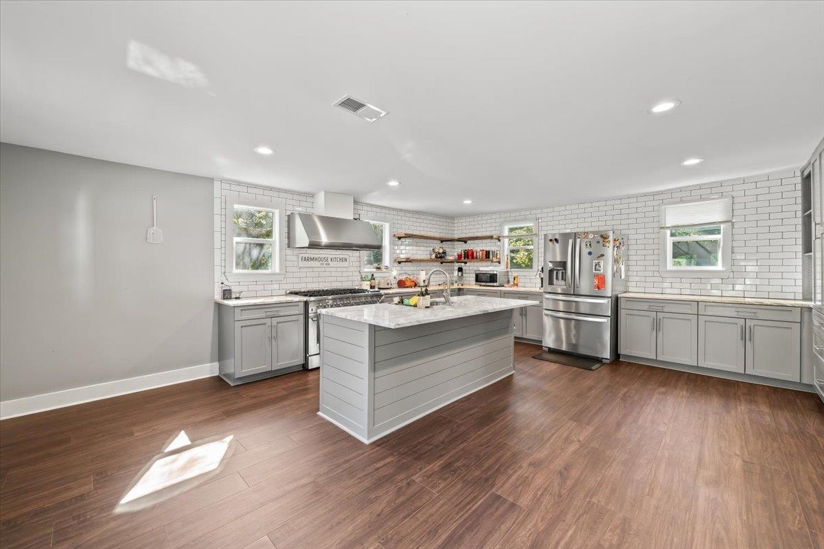 9301 Osborn Road Arlington, TN 38002 - Photo 10 of 31 a kitchen with counter top space and appliances