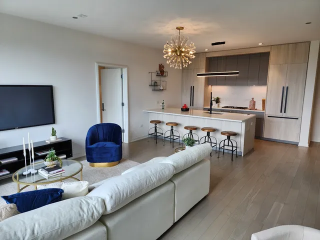 $685,000 | 1400 West Monroe Street, Unit 4A, Chicago, IL 60607
