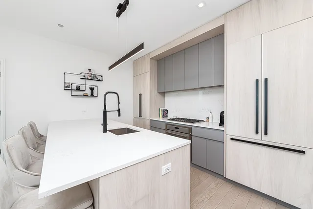 $685,000 | 1400 West Monroe Street, Unit 4A, Chicago, IL 60607