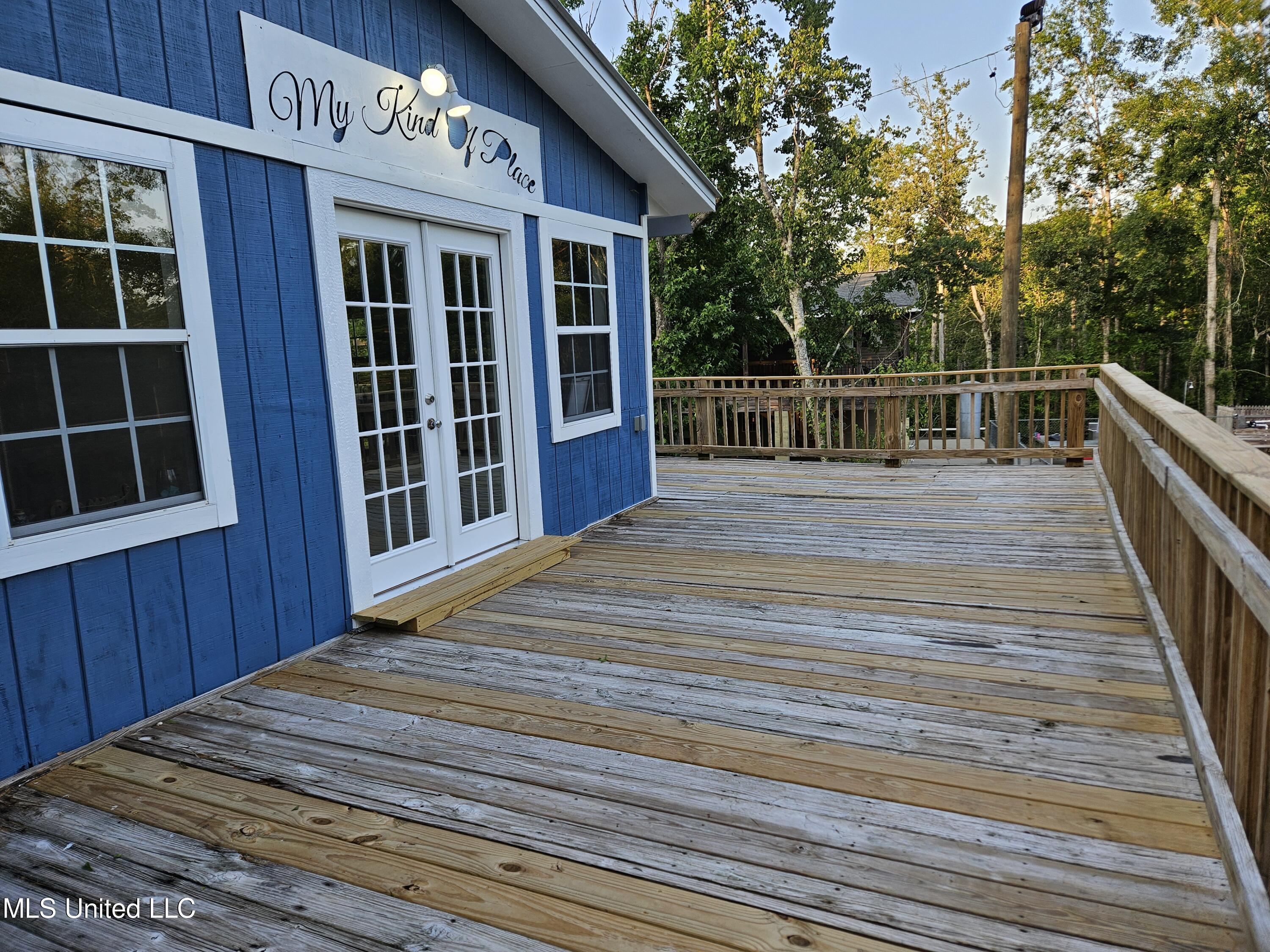 11279 South River Road Gulfport, MS 39503 - Photo 1 of 38 Exterior Deck Front v1