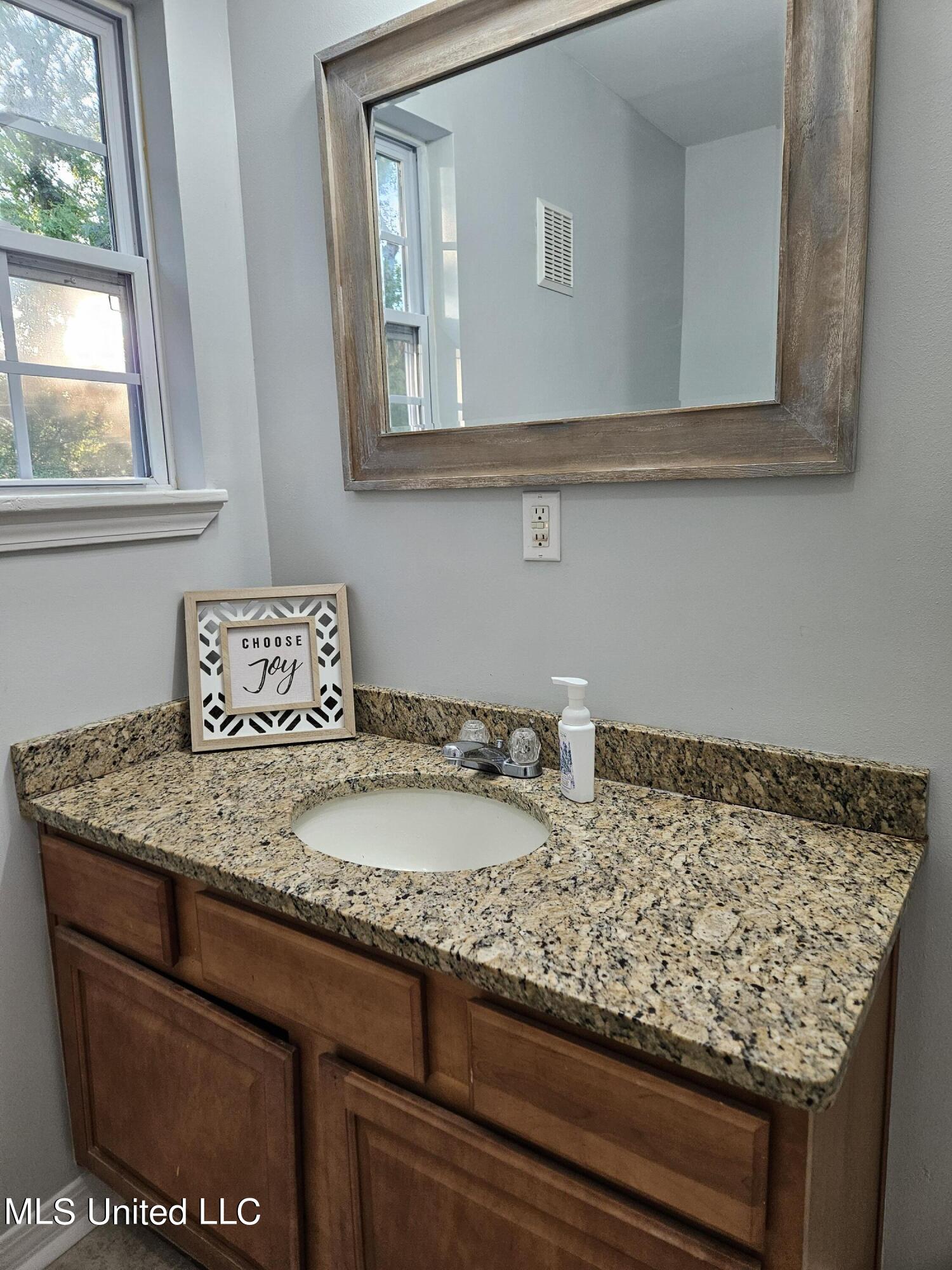 11279 South River Road Gulfport, MS 39503 - Photo 21 of 38 Bathroom vanity v1