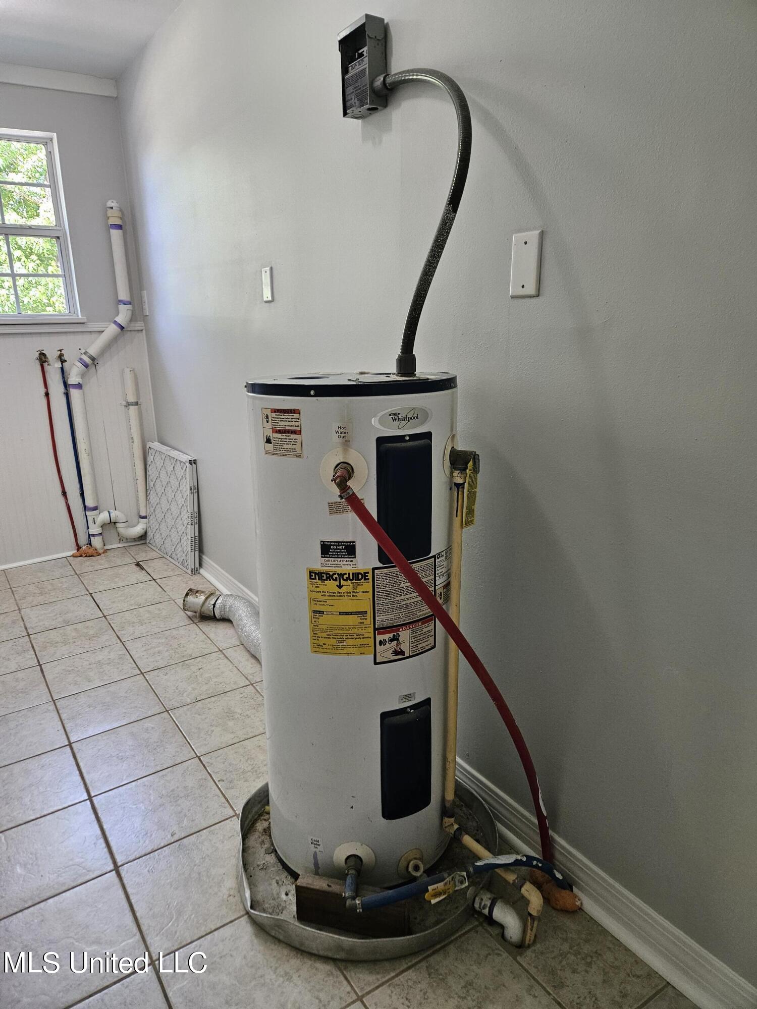 11279 South River Road Gulfport, MS 39503 - Photo 29 of 38 Water heater v1
