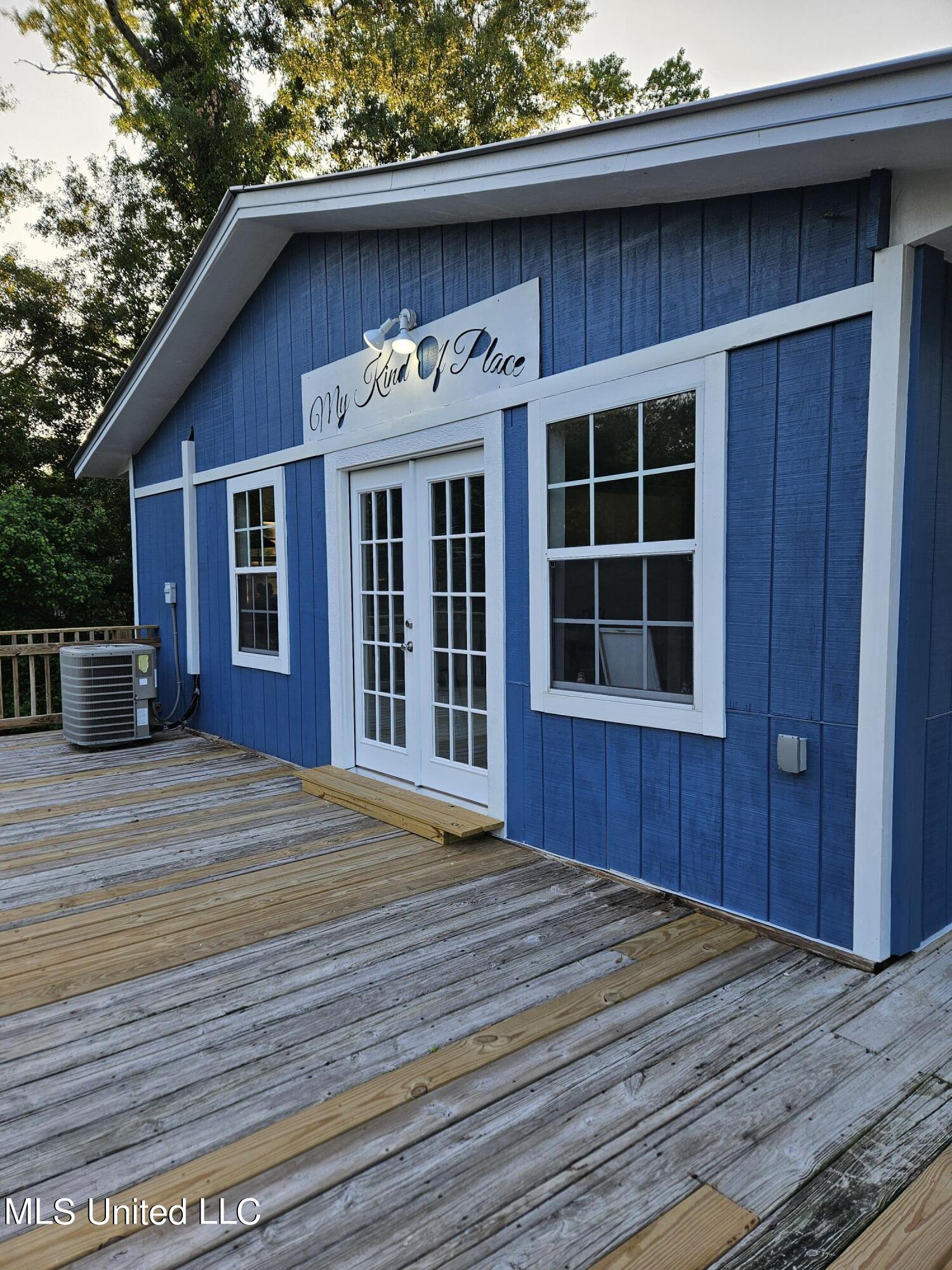 11279 South River Road Gulfport, MS 39503 - Photo 31 of 38 Exterior Front Deck v3