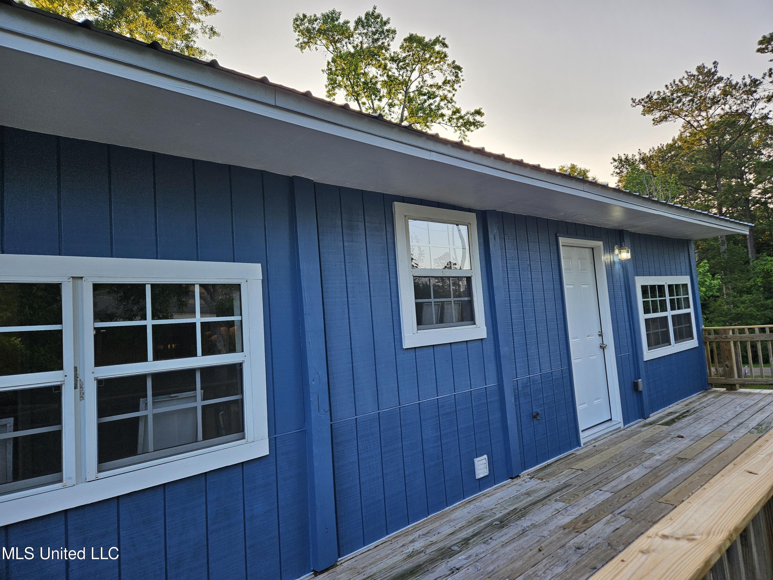 11279 South River Road Gulfport, MS 39503 - Photo 34 of 38 Exterior Side Deck V1