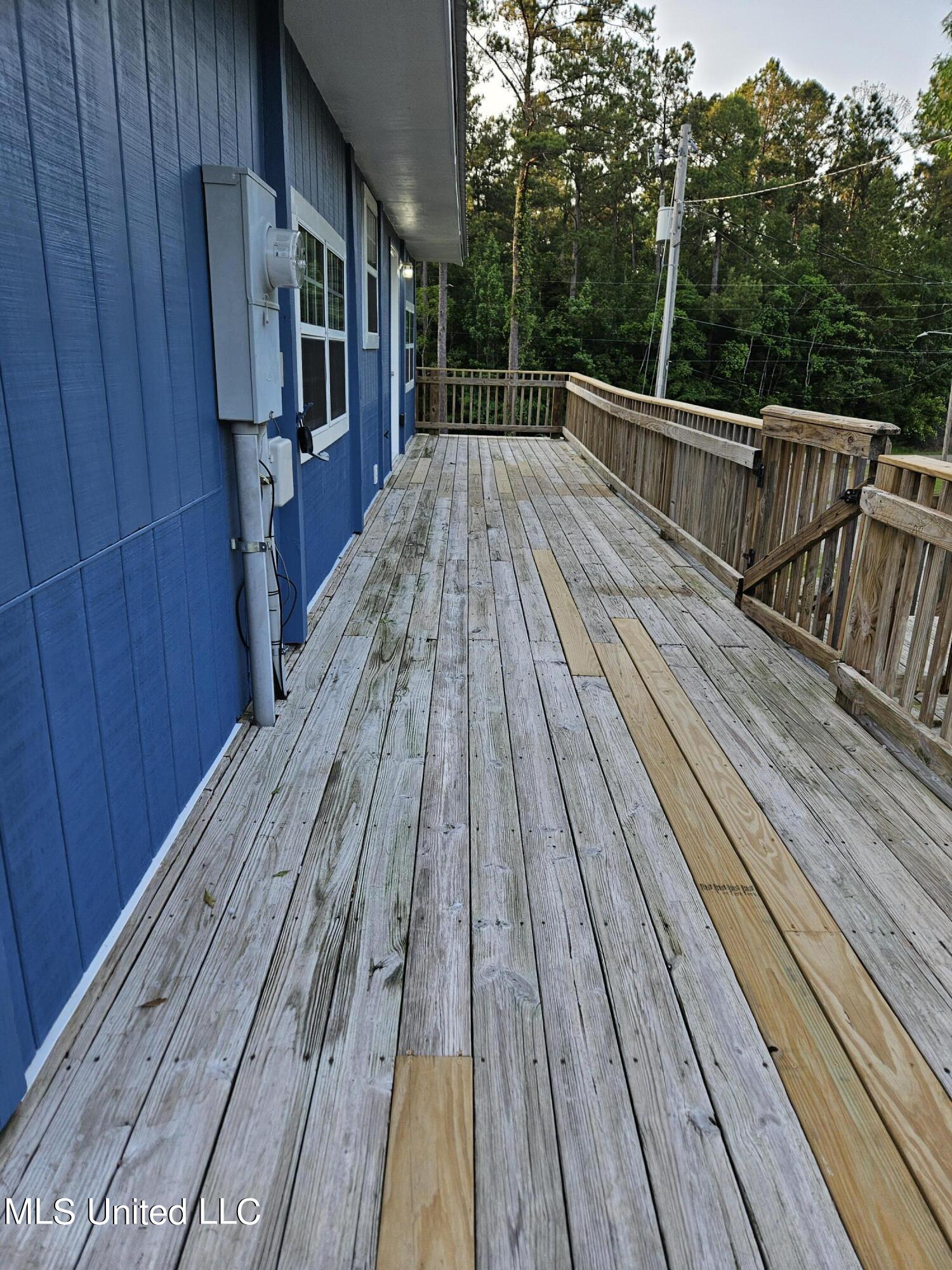 11279 South River Road Gulfport, MS 39503 - Photo 35 of 38 Exterior side deck v2