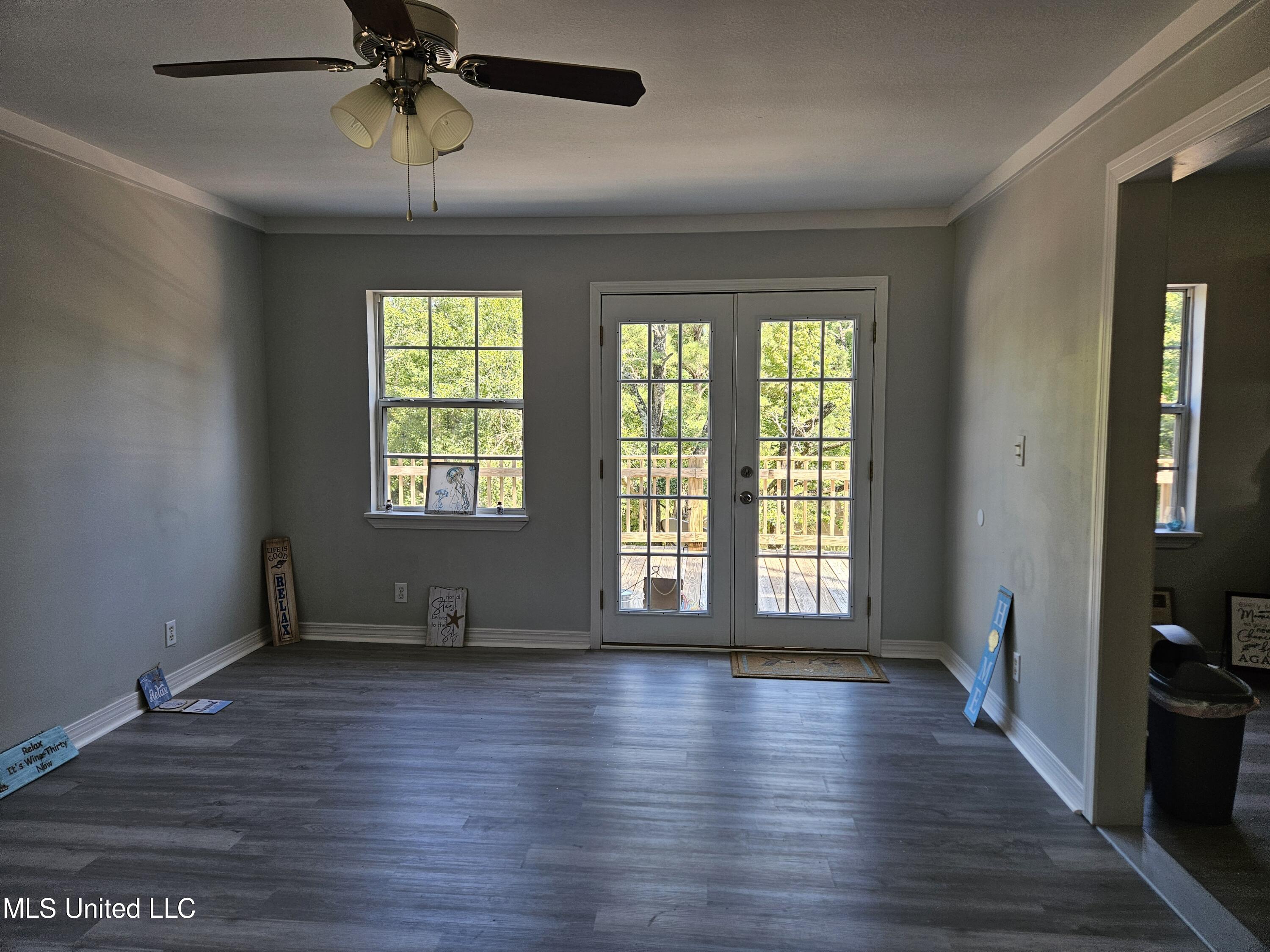11279 South River Road Gulfport, MS 39503 - Photo 4 of 38 Living room v10