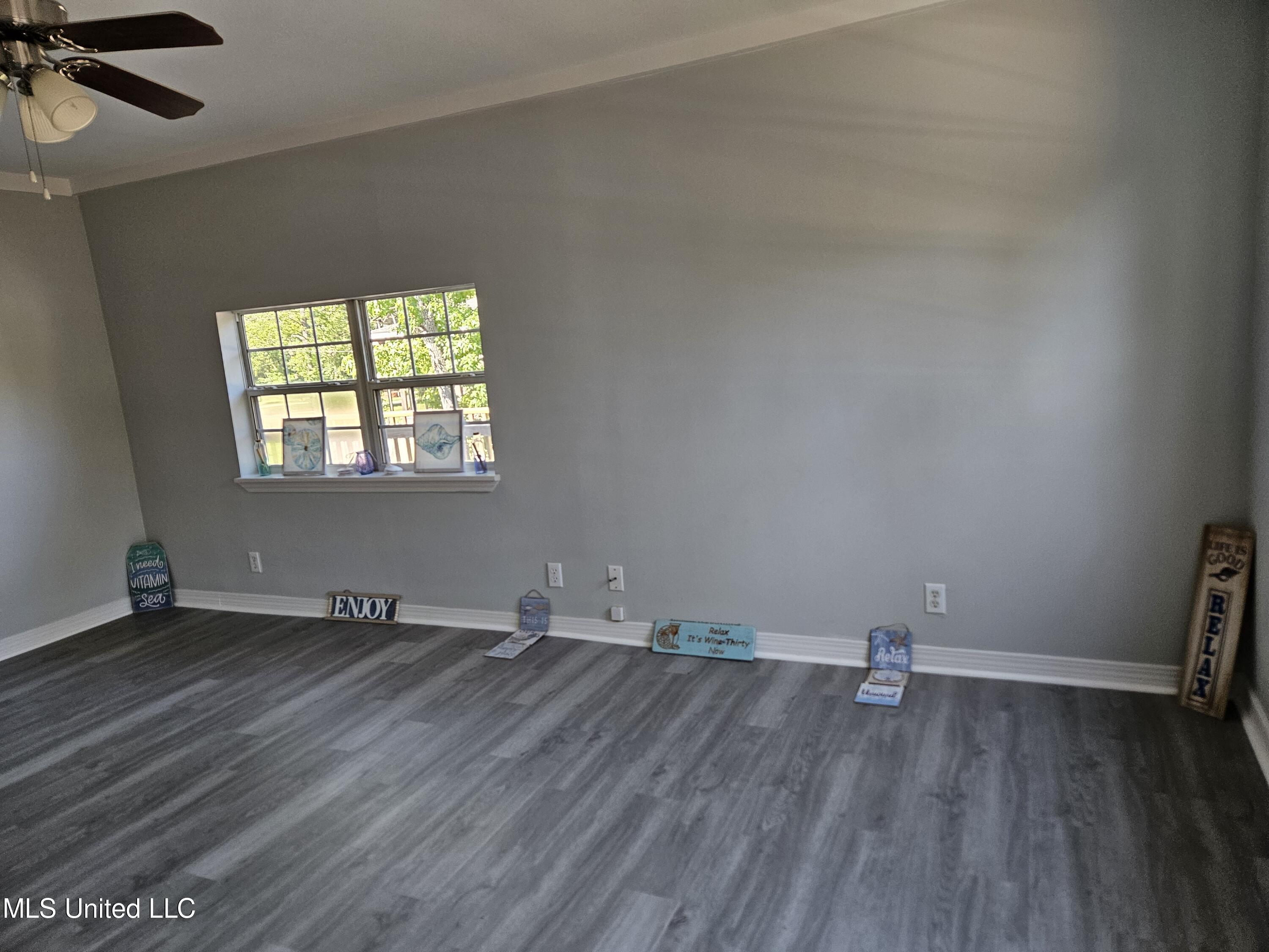 11279 South River Road Gulfport, MS 39503 - Photo 5 of 38 Living room v8