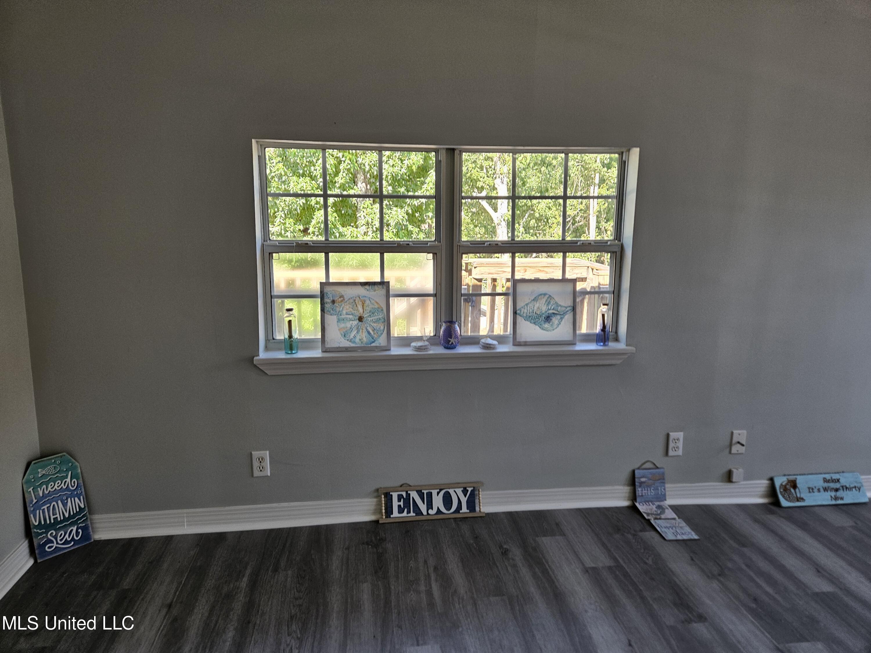 11279 South River Road Gulfport, MS 39503 - Photo 6 of 38 Living room v9
