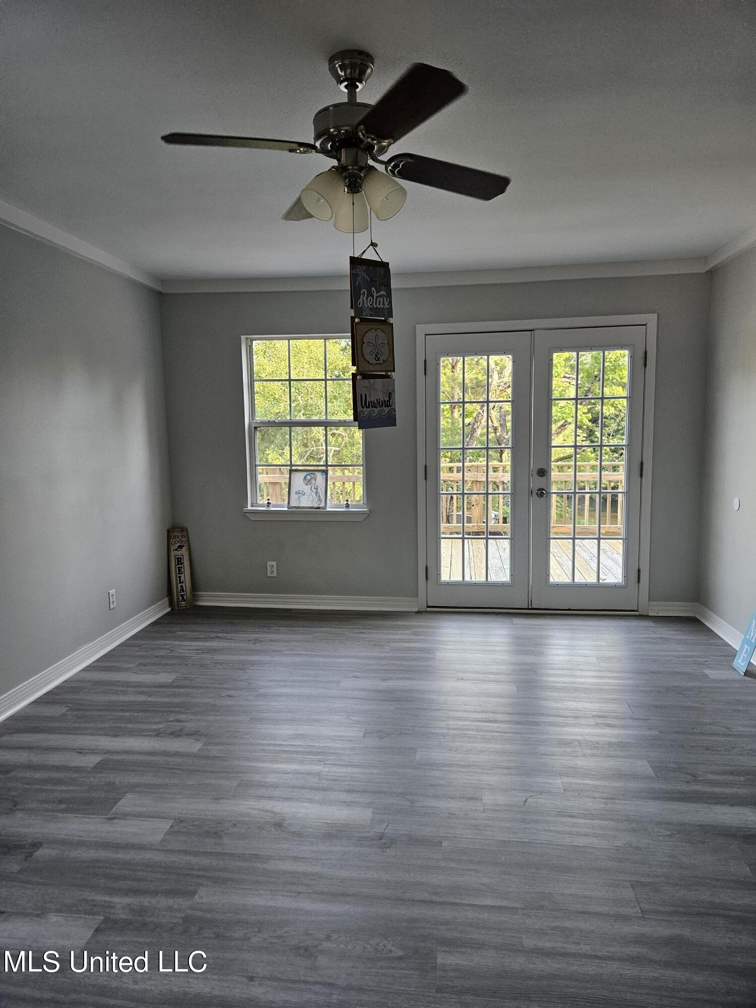 11279 South River Road Gulfport, MS 39503 - Photo 7 of 38 Living room v1
