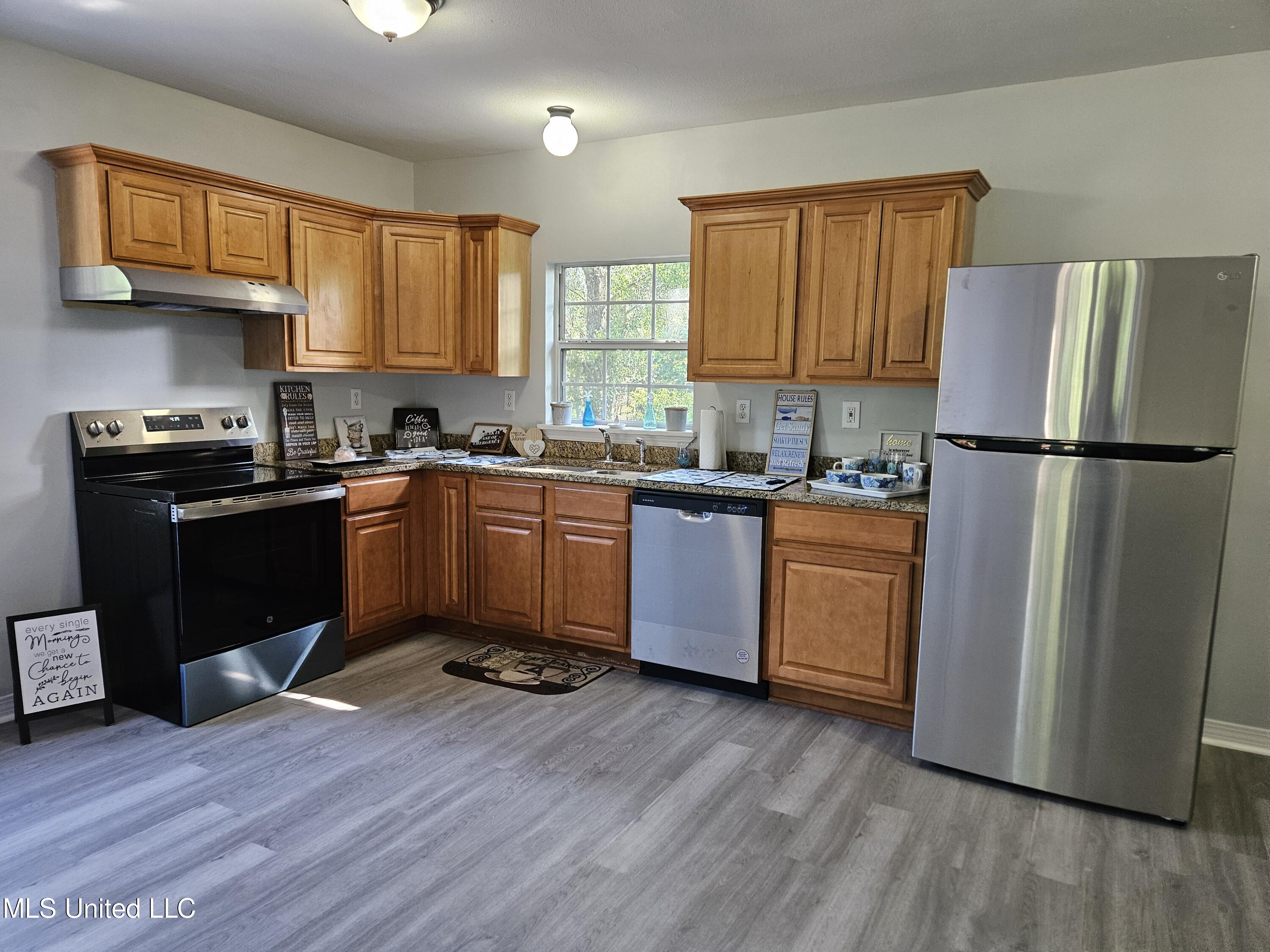 11279 South River Road Gulfport, MS 39503 - Photo 8 of 38 Kitchen w appl v1