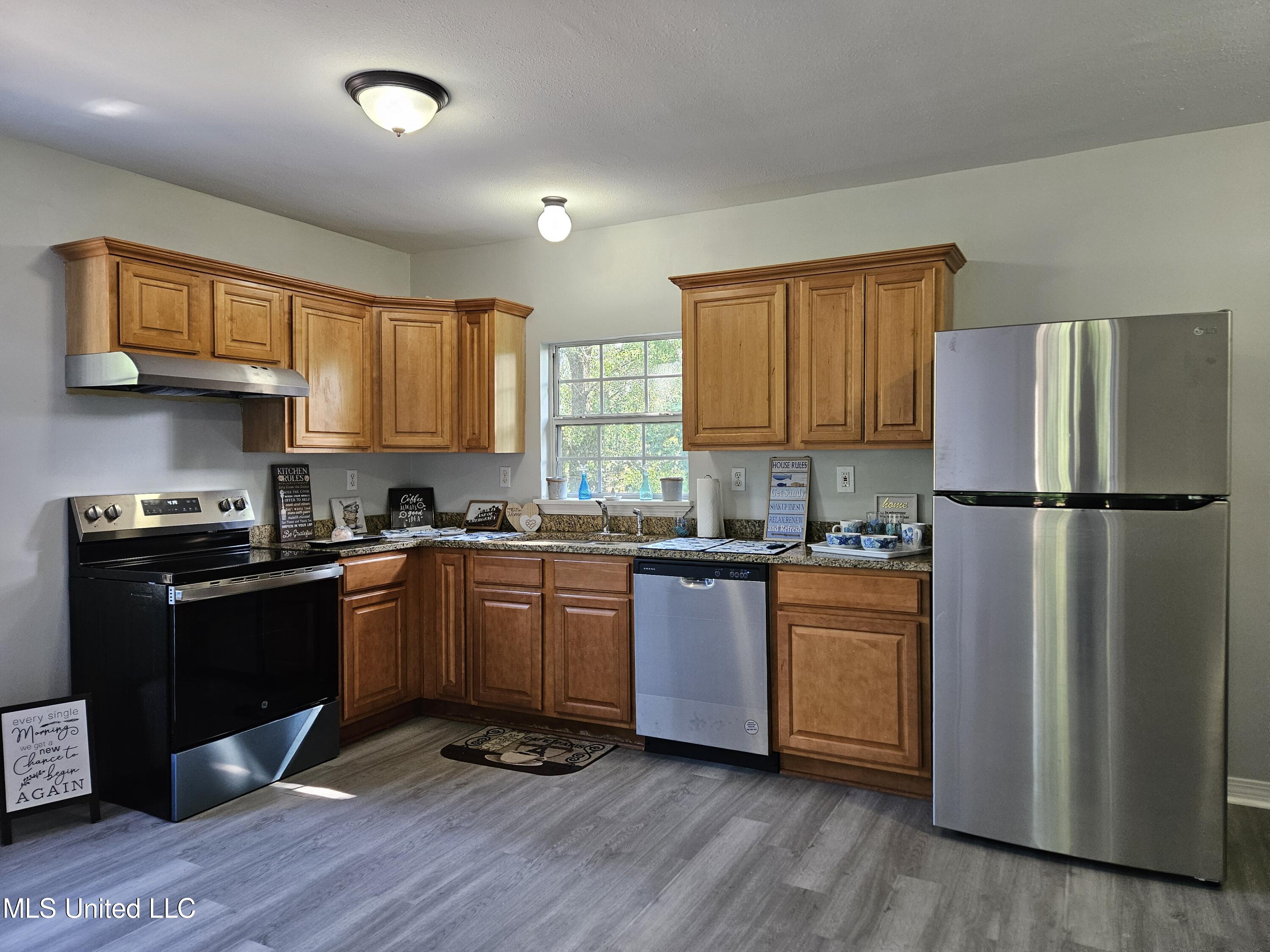 11279 South River Road Gulfport, MS 39503 - Photo 9 of 38 Kitchen w appl v6