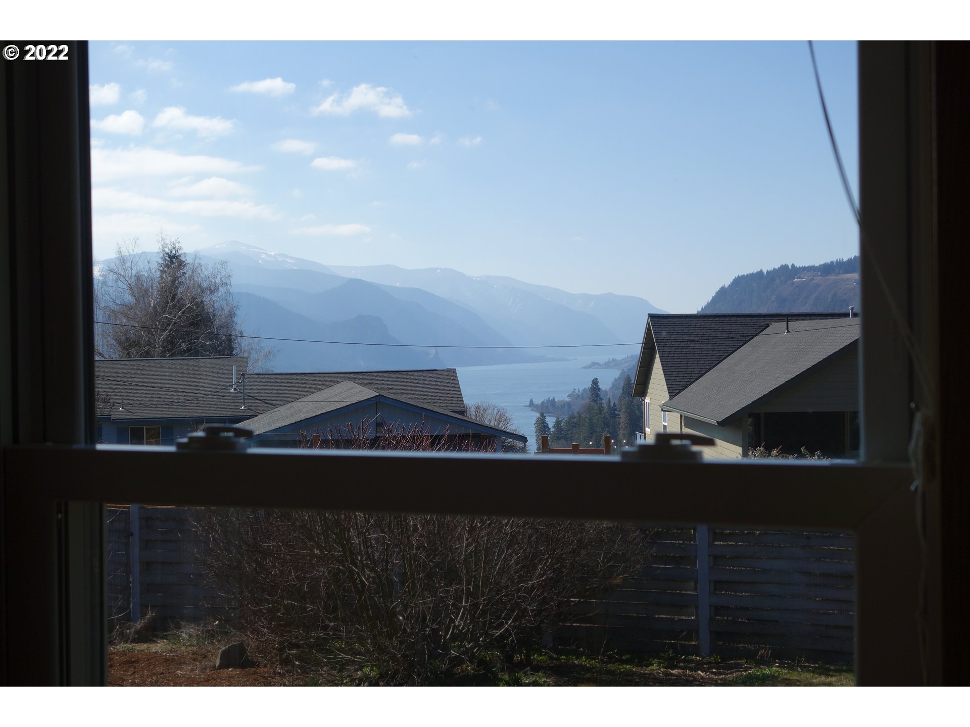 808 Southwest Pucker Huddle Road White Salmon, WA 98672 - Photo 4 of 32 Gallery Image 4