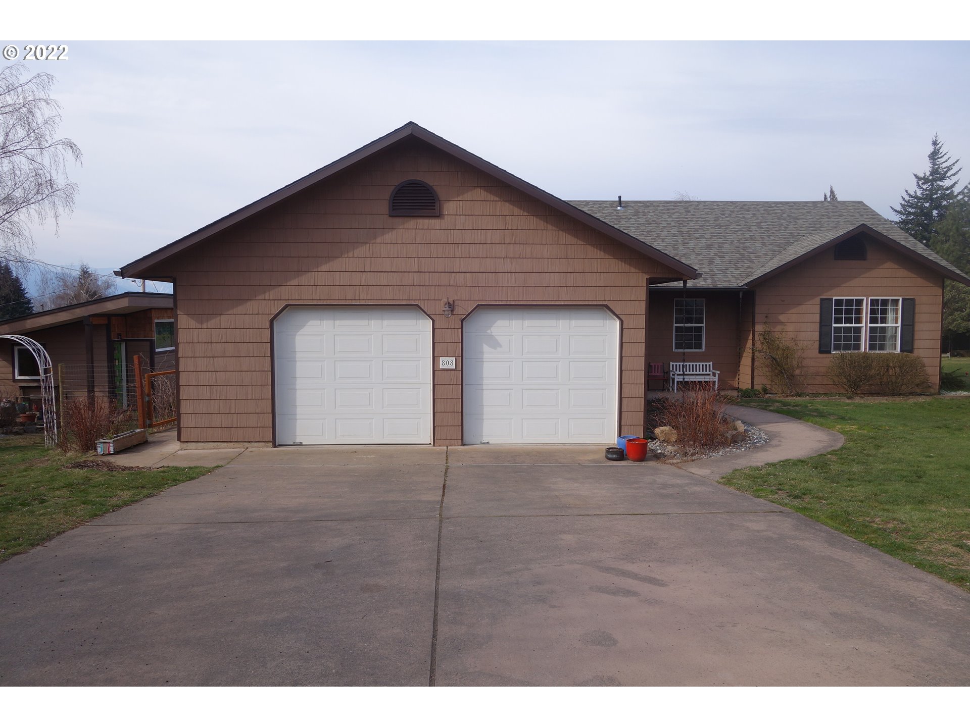 808 Southwest Pucker Huddle Road White Salmon, WA 98672 - Photo 6 of 32 Gallery Image 6