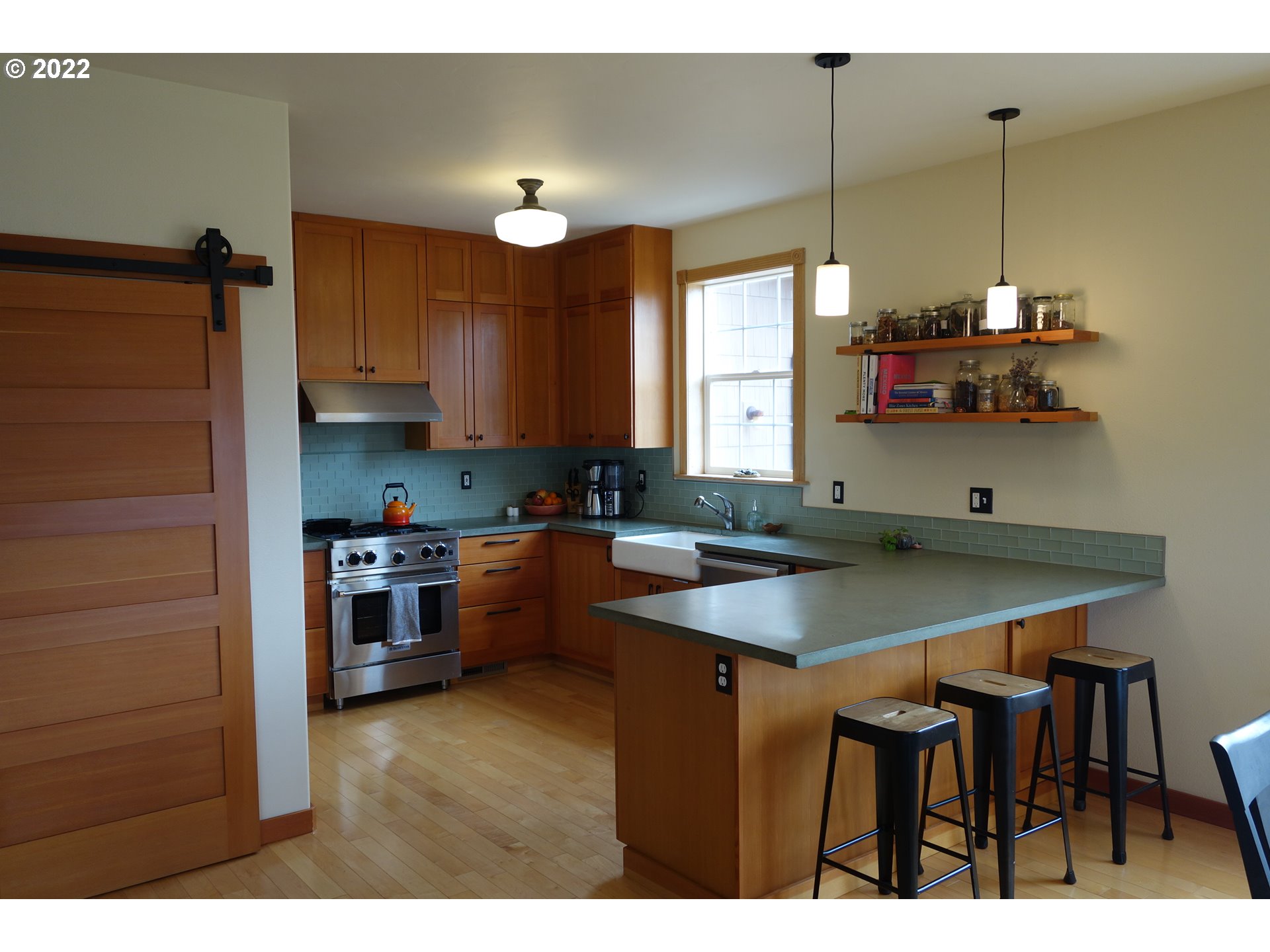 808 Southwest Pucker Huddle Road White Salmon, WA 98672 - Photo 8 of 32 Gallery Image 8