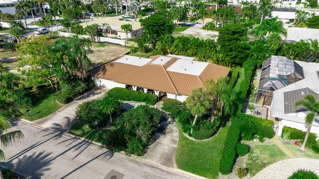 an aerial view of a house with yard swimming pool and outdoor seating