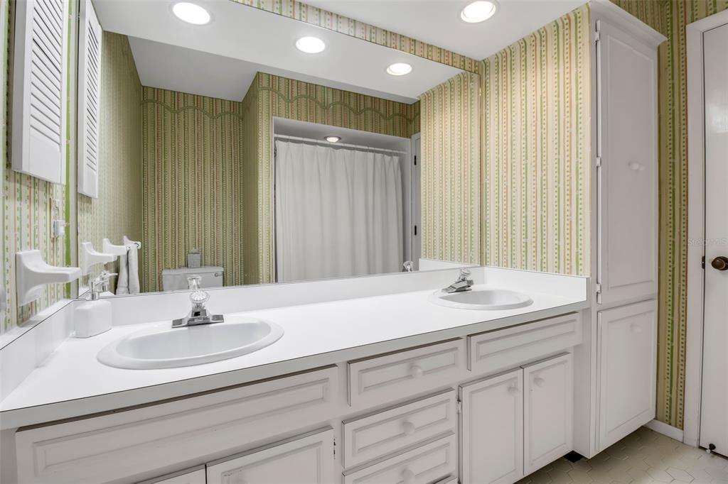 509 Spoonbill Way Sarasota, FL 34236 - Photo 34 of 86 a bathroom with a sink and a mirror