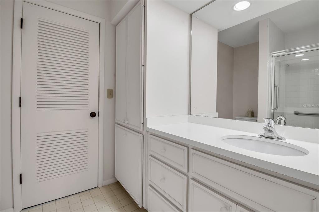 509 Spoonbill Way Sarasota, FL 34236 - Photo 51 of 86 a bathroom with a sink and a mirror