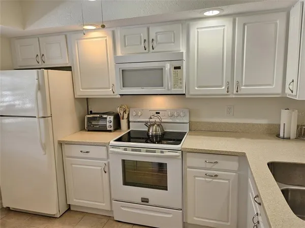 $3,800 | 764 Avenida Estancias, Unit 206, Venice, FL 34292