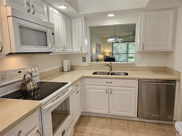 $3,800 | 764 Avenida Estancias, Unit 206, Venice, FL 34292