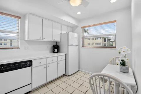 $234,900 | 25 Colonial Club Drive, Unit 205, Boynton Beach, FL 33435