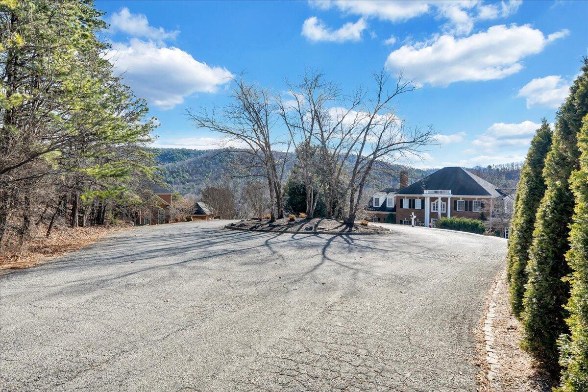 5316 Fox Den Road Roanoke, VA 24018 - Photo 3 of 28 03-MIB00195