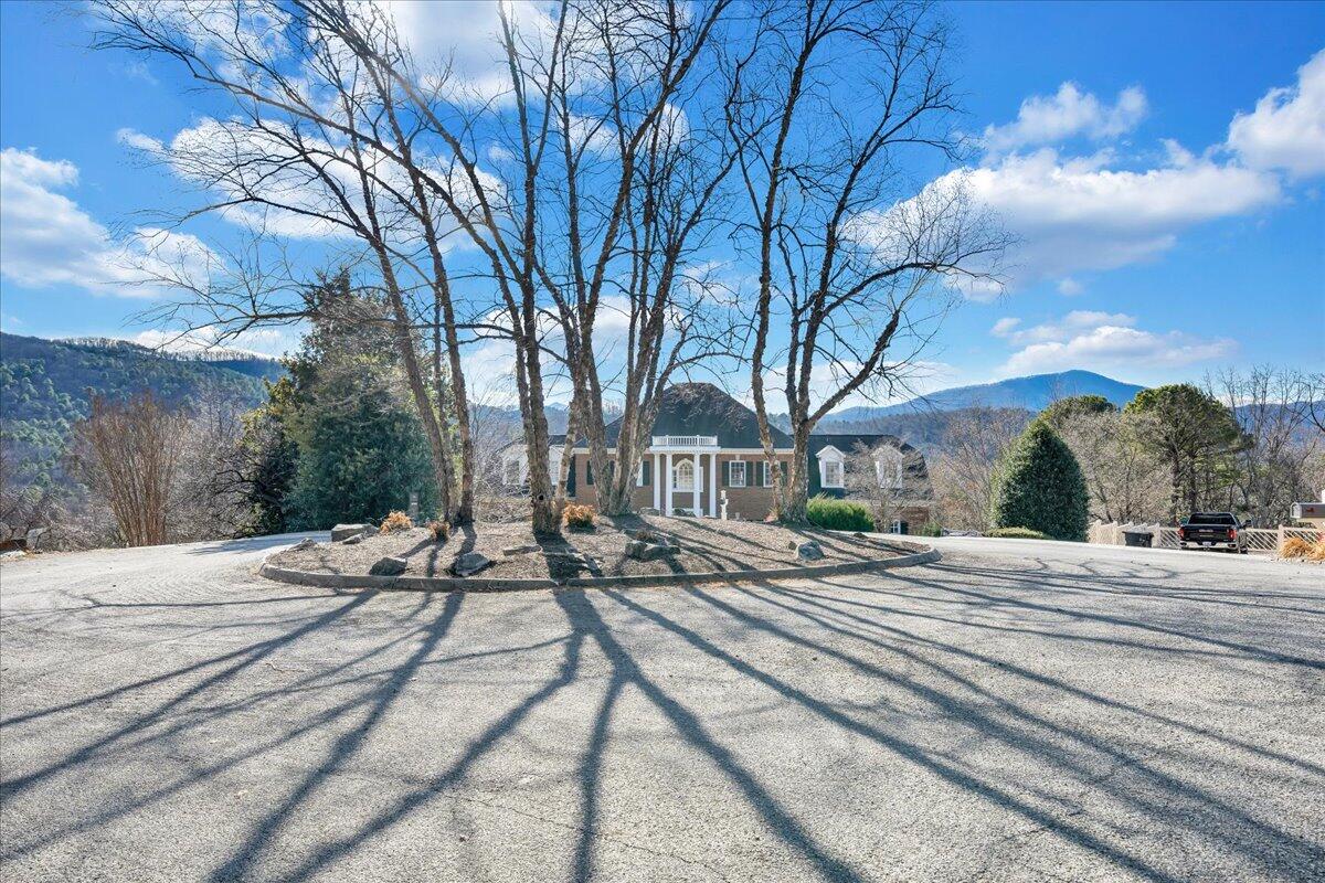 5316 Fox Den Road Roanoke, VA 24018 - Photo 4 of 28 04-MIB00198