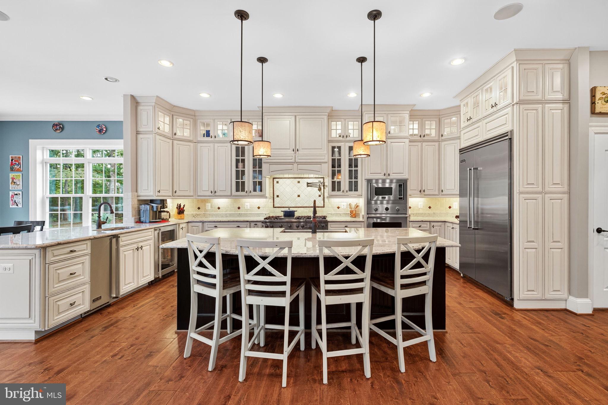 22011 Beaverdam Drive Ashburn, VA 20148 - Photo 34 of 106 Elegant kitchen with modern charm.
