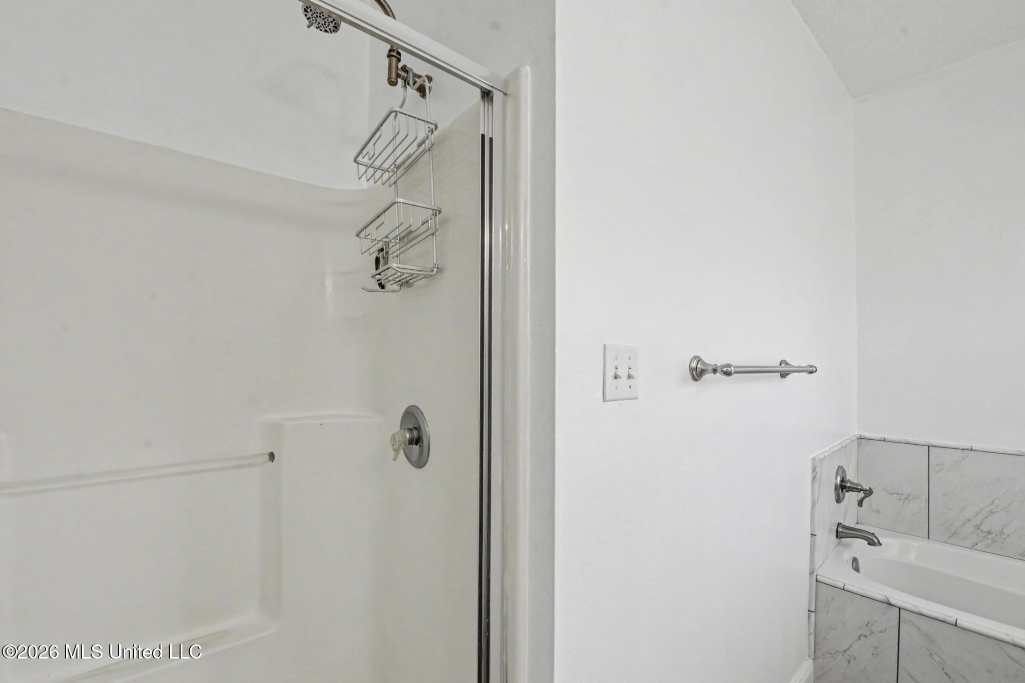 5715 Anoai Way Diamondhead, MS 39525 - Photo 15 of 24 Master Bathroom