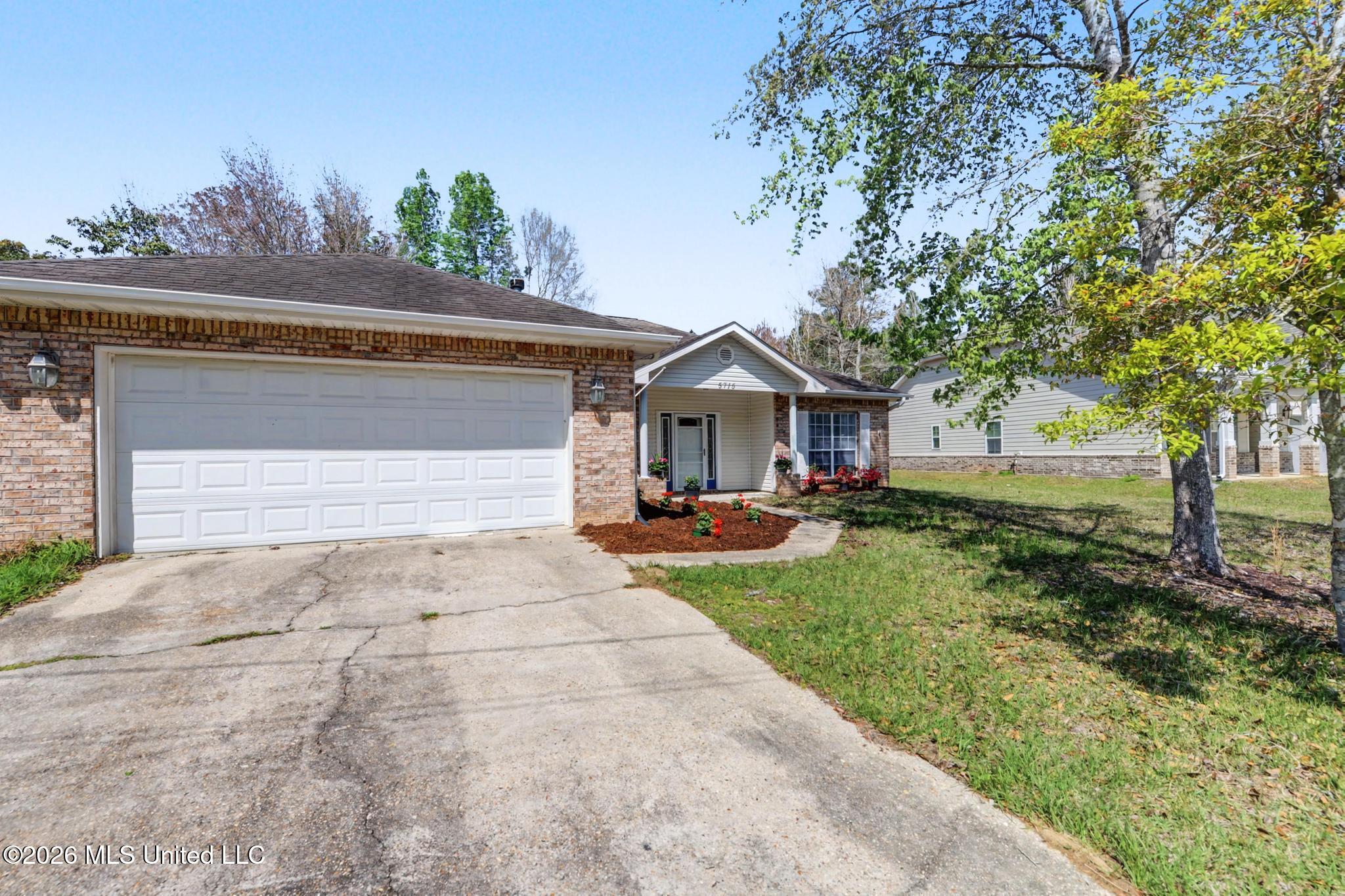 5715 Anoai Way Diamondhead, MS 39525 - Photo 2 of 24 Front