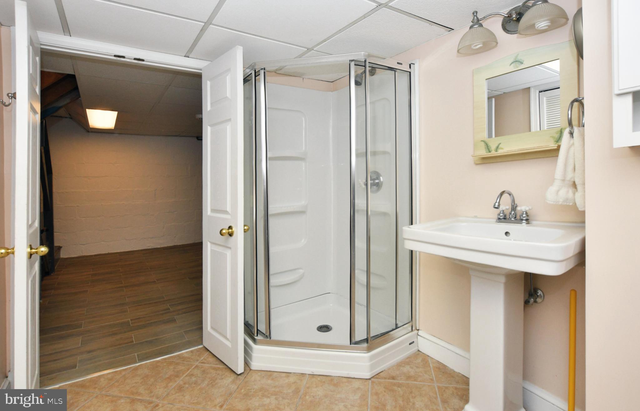 4515 Sleaford Road Bethesda, MD 20814 - Photo 38 of 47 Corner Shower & Pedestal Sink in Lower Level Bath