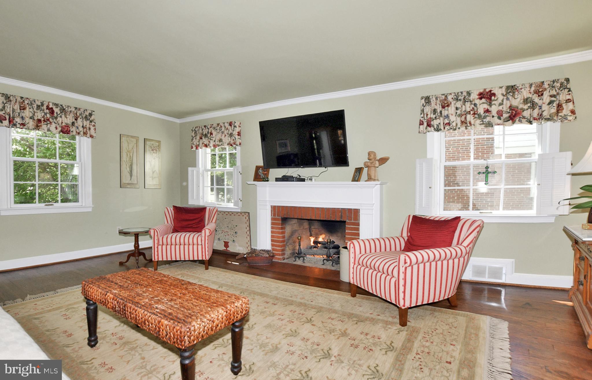 4515 Sleaford Road Bethesda, MD 20814 - Photo 8 of 47 Living Room has Pella Windows on 3 Sides