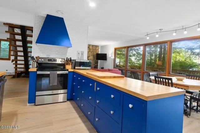 $980,000 | 55 Lakeview Drive, Horicon, NY 12808